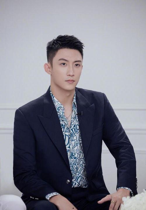 黄景瑜恋情爆料最新情况,神秘女友身份曝光，恋情细节引热议